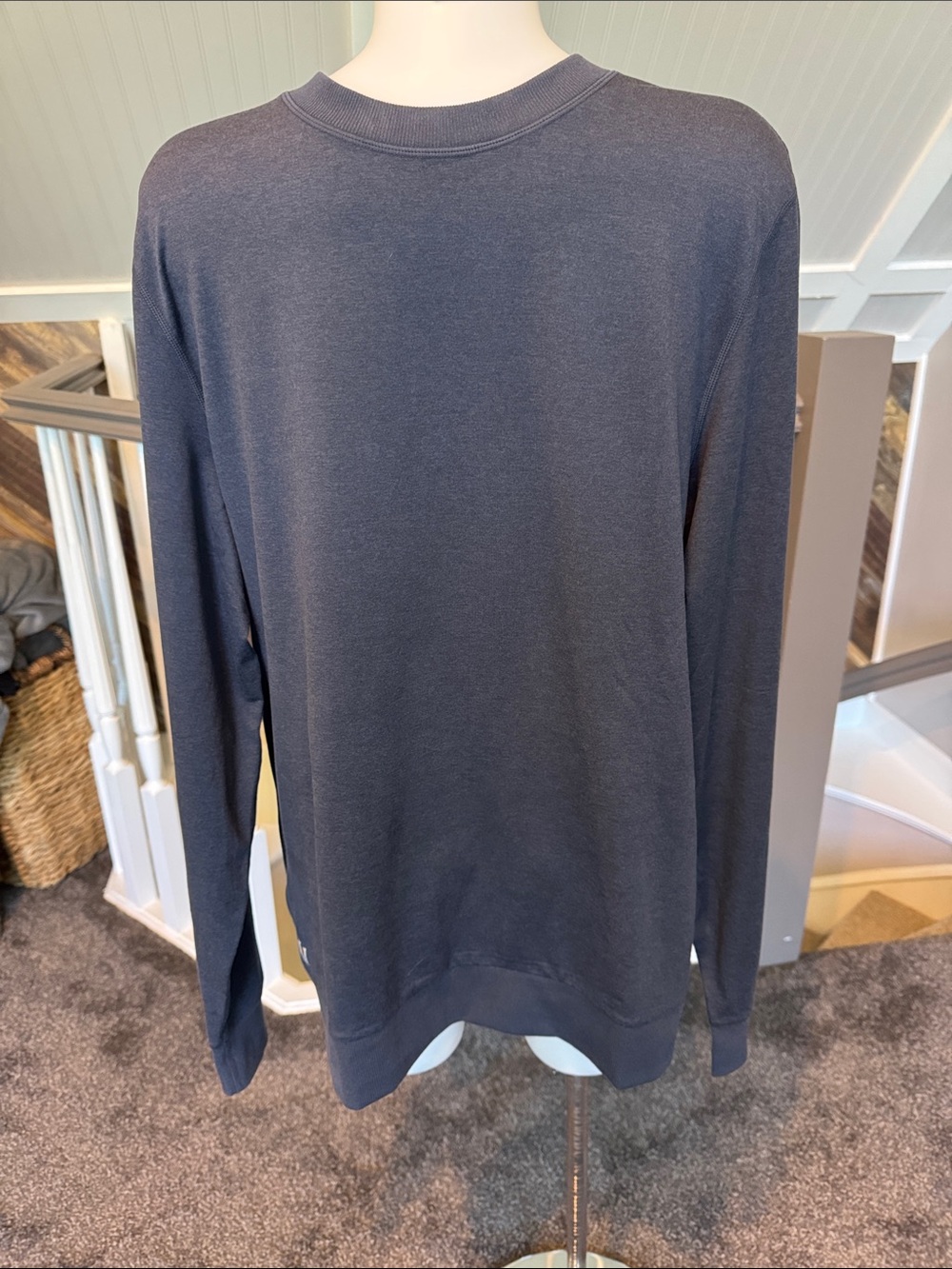 Vuori Men's Long Sleeve Crewneck Sweatshirt — Dark Blue